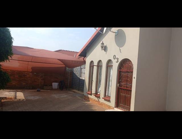 3 BEDROOM HOUSE FOR SALE IN GEELHOUTPARK